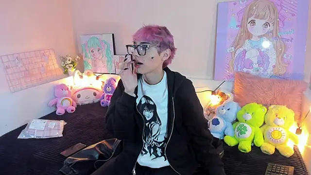 Snapshot of Strawberry_Kitty_ chatting on November 30, 2025, 4:02 am Strawberry Kitty online show from November 30, 2025, 4:02 am