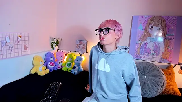 Snapshot of Strawberry_Kitty_ chatting on October 19, 2025, 4:04 am Strawberry Kitty online show from October 19, 2025, 4:04 am