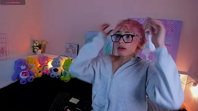 Snapshot of Strawberry_Kitty_ chatting on October 21, 2025, 9:36 pm Strawberry Kitty online show from October 21, 2025, 9:36 pm