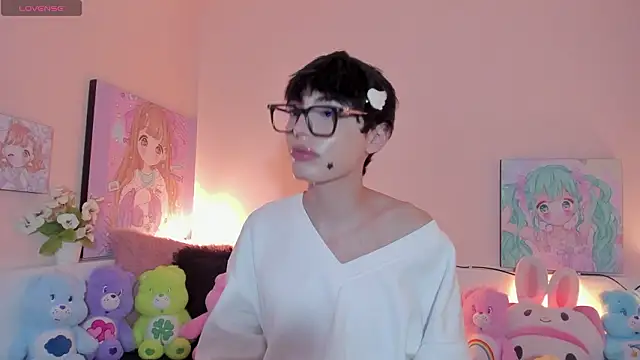 Snapshot of Strawberry_Kitty_ chatting on March 9, 2026, 2:37 am Strawberry Kitty online show from March 9, 2026, 2:37 am