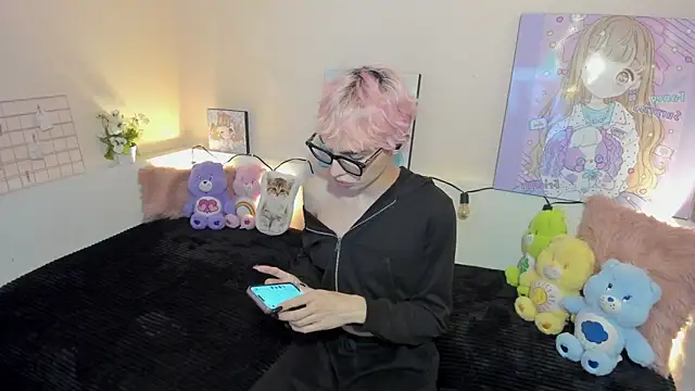 Snapshot of Strawberry_Kitty_ chatting on November 20, 2025, 11:03 pm Strawberry Kitty online show from November 20, 2025, 11:03 pm