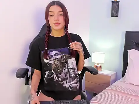 Snapshot of Coral_Jhones chatting on October 20, 2025, 12:24 am Coral Jhones online show from October 20, 2025, 12:24 am