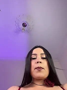 Snapshot of Nina_Blaze chatting on July 29, 2026, 3:39 am Nina Blaze online show from July 29, 2026, 3:39 am