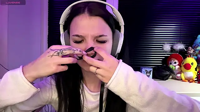 HanaMantanaDell online show from November 29, 2025, 3:12 pm