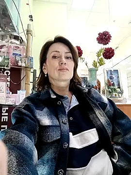 Snapshot of Luna_7777 chatting on March 22, 2026, 12:40 pm Luna 7777 online show from March 22, 2026, 12:40 pm