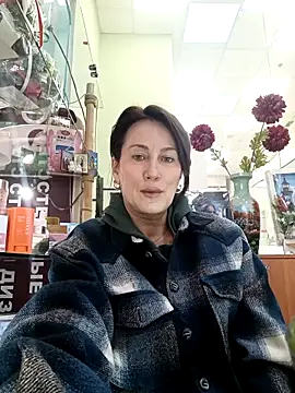 Snapshot of Luna_7777 chatting on March 7, 2026, 9:05 am Luna 7777 online show from March 7, 2026, 9:05 am