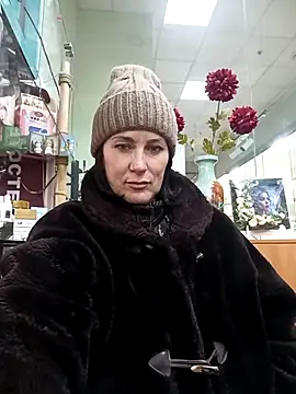 Snapshot of Luna_7777 chatting on February 19, 2026, 12:46 pm Luna 7777 online show from February 19, 2026, 12:46 pm