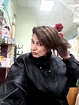 Snapshot of Luna_7777 chatting on March 5, 2026, 10:56 am Luna 7777 online show from March 5, 2026, 10:56 am