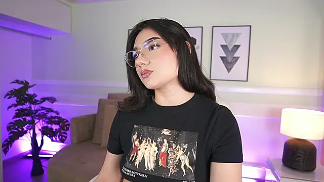 Snapshot of EmilyTurneer chatting on November 13, 2025, 7:07 pm EmilyTurneer online show from November 13, 2025, 7:07 pm