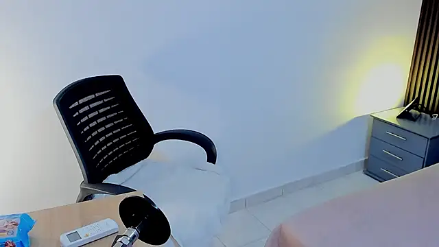 Halleyrosse online show from November 5, 2025, 3:53 am