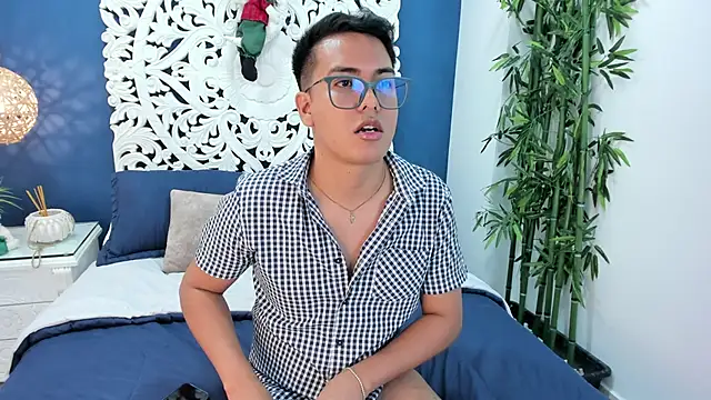 Snapshot of JohnBelRose chatting on November 17, 2025, 7:40 pm JohnBelRose online show from November 17, 2025, 7:40 pm