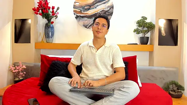 Snapshot of JohnBelRose chatting on November 5, 2025, 7:50 pm JohnBelRose online show from November 5, 2025, 7:50 pm