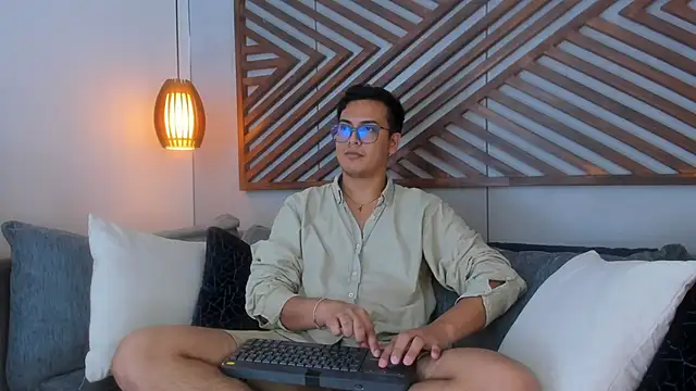 Snapshot of JohnBelRose chatting on October 24, 2025, 8:08 pm JohnBelRose online show from October 24, 2025, 8:08 pm