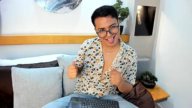 Snapshot of JohnBelRose chatting on November 18, 2025, 7:17 pm JohnBelRose online show from November 18, 2025, 7:17 pm