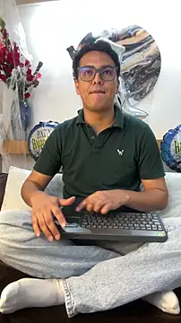 Snapshot of JohnBelRose chatting on November 1, 2025, 7:52 pm JohnBelRose online show from November 1, 2025, 7:52 pm