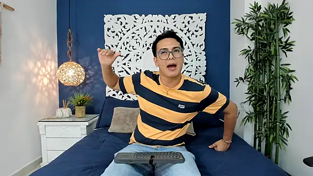 Snapshot of JohnBelRose chatting on October 25, 2025, 7:36 pm JohnBelRose online show from October 25, 2025, 7:36 pm