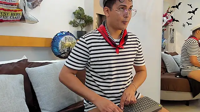 Snapshot of JohnBelRose chatting on October 27, 2025, 7:48 pm JohnBelRose online show from October 27, 2025, 7:48 pm