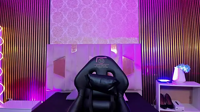 Adisson Tay online show from November 13, 2025, 11:58 am