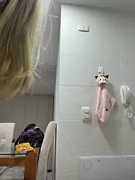 Snapshot of _Alicee_1 chatting on December 4, 2025, 1:37 am Alicee 1 online show from December 4, 2025, 1:37 am