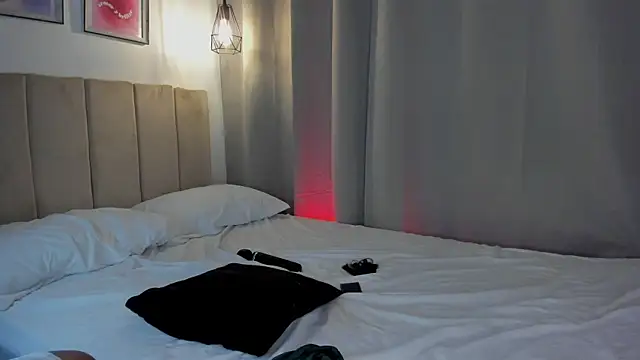 Snapshot of Little_Emma_11 chatting on November 17, 2025, 1:37 pm Little Emma 11 online show from November 17, 2025, 1:37 pm