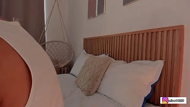 Snapshot of Little_Emma_11 chatting on February 1, 2026, 2:37 pm Little Emma 11 online show from February 1, 2026, 2:37 pm