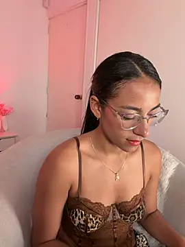 Snapshot of elegant__rouse chatting on August 6, 2026, 9:21 pm elegant rouse online show from August 6, 2026, 9:21 pm