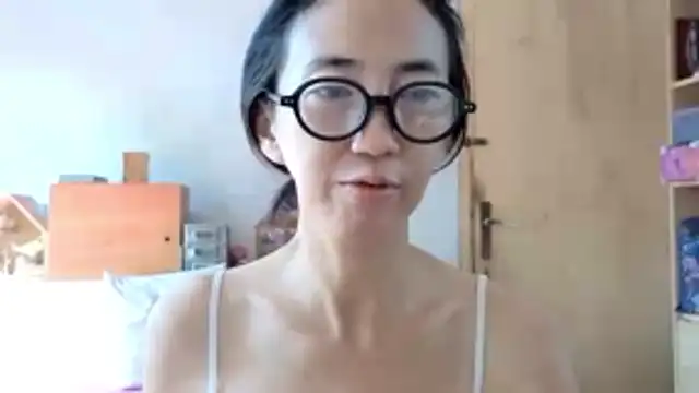 Snapshot of princessD077 chatting on May 17, 2026, 2:11 am princessD077 online show from May 17, 2026, 2:11 am
