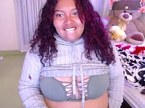 Snapshot of yvonne_jlove chatting on December 16, 2025, 9:46 am yvonne jlove online show from December 16, 2025, 9:46 am