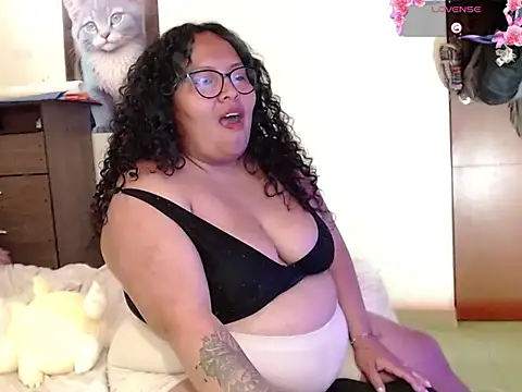 Snapshot of yvonne_jlove chatting on November 10, 2025, 2:16 am yvonne jlove online show from November 10, 2025, 2:16 am