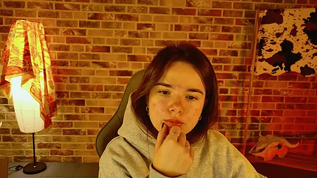 May Bloom online show from November 13, 2025, 5:11 am