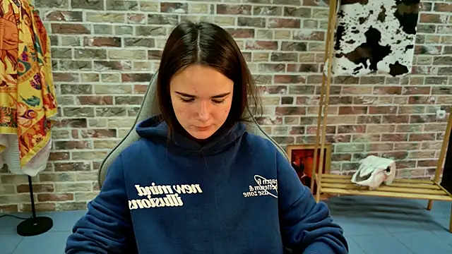 May Bloom online show from October 25, 2025, 5:17 am