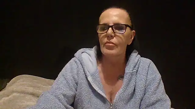 Snapshot of Raven_Blue_xox chatting on November 2, 2025, 8:25 pm Raven Blue xox online show from November 2, 2025, 8:25 pm