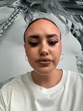 KiraSunshine online show from February 15, 2026, 6:14 am