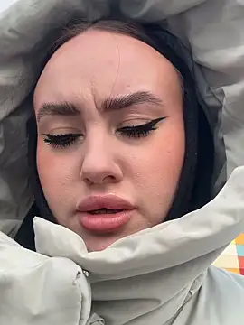 KiraSunshine online show from November 7, 2025, 3:33 am