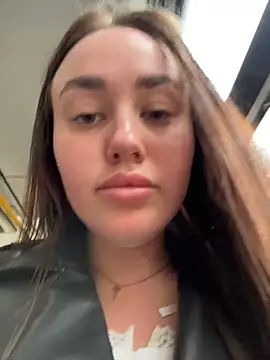KiraSunshine online show from May 6, 2026, 2:48 am