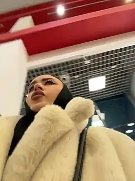 KiraSunshine online show from December 5, 2025, 4:33 am