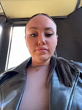 KiraSunshine online show from April 29, 2026, 7:34 am