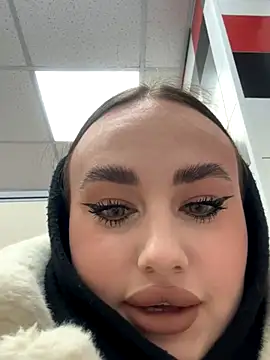 KiraSunshine online show from November 18, 2025, 3:54 am