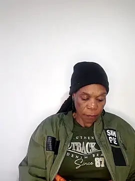 Snapshot of Hotcougar chatting on November 28, 2025, 12:16 pm Hotcougar online show from November 28, 2025, 12:16 pm