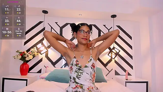 AuroraPinkk online show from December 15, 2025, 11:10 pm