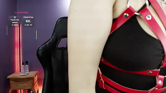 Snapshot of Navier__ chatting on November 8, 2025, 8:01 pm Navier online show from November 8, 2025, 8:01 pm