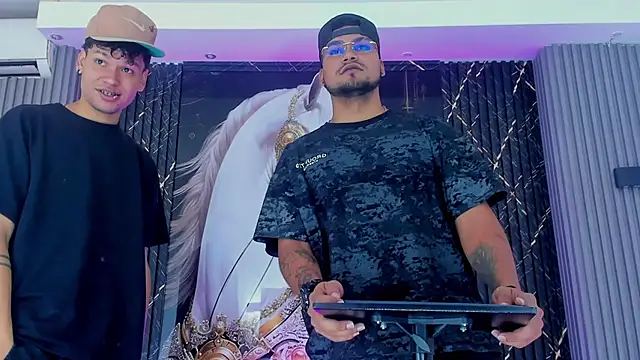 Snapshot of handsome_boys22 chatting on November 17, 2025, 12:53 pm handsome boys22 online show from November 17, 2025, 12:53 pm