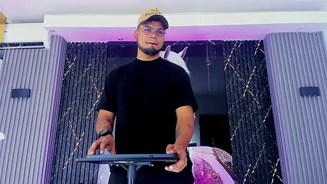 Snapshot of handsome_boys22 chatting on November 20, 2025, 12:39 pm handsome boys22 online show from November 20, 2025, 12:39 pm