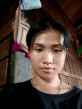 Snapshot of huhu-lele chatting on October 18, 2025, 2:35 am huhu-lele online show from October 18, 2025, 2:35 am