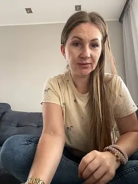 Snapshot of NikoLmyy chatting on October 20, 2025, 7:53 am NikoLmyy online show from October 20, 2025, 7:53 am