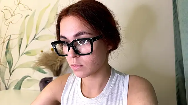 LunaAfrodita online show from November 3, 2025, 6:33 pm