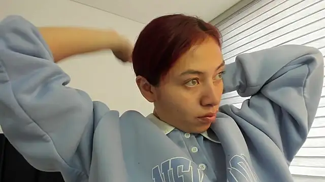 Snapshot of melanie_roux__ chatting on June 9, 2026, 12:50 pm melanie roux online show from June 9, 2026, 12:50 pm