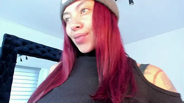 Snapshot of melanie_roux__ chatting on May 27, 2026, 12:23 pm melanie roux online show from May 27, 2026, 12:23 pm