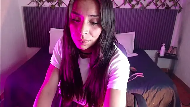 Snapshot of Lunaa_07 chatting on April 15, 2026, 4:40 am Lunaa 07 online show from April 15, 2026, 4:40 am