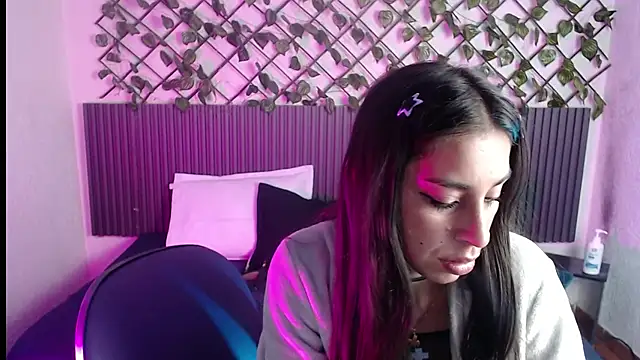 Snapshot of Lunaa_07 chatting on April 9, 2026, 10:54 am Lunaa 07 online show from April 9, 2026, 10:54 am